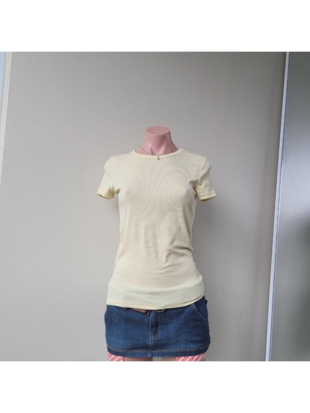 Rebel Sugar Pastel Yellow Ribbed Knit Short Sleeve Crop Top (S)
